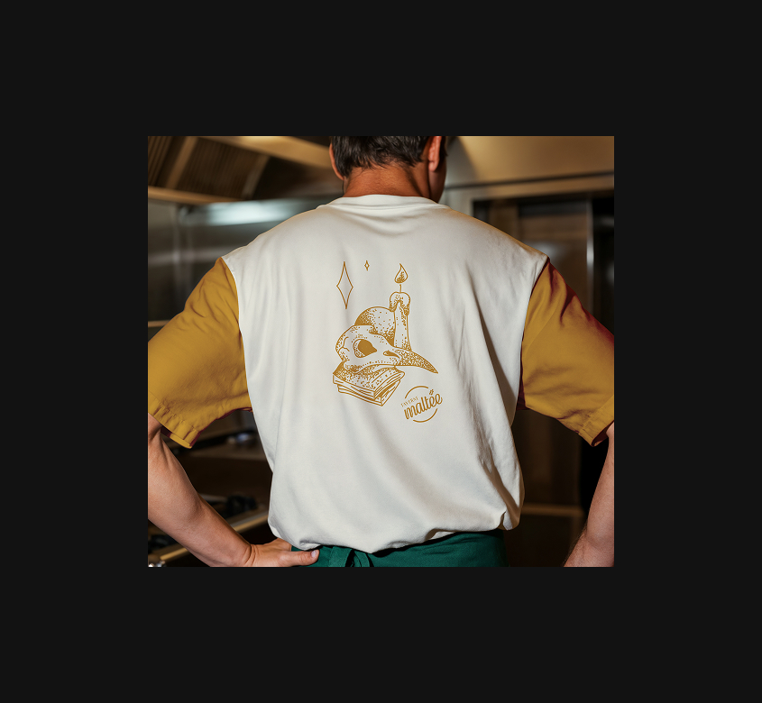 T-shirt mettant en valeur l'identité visuelle de La Taverne Maltée